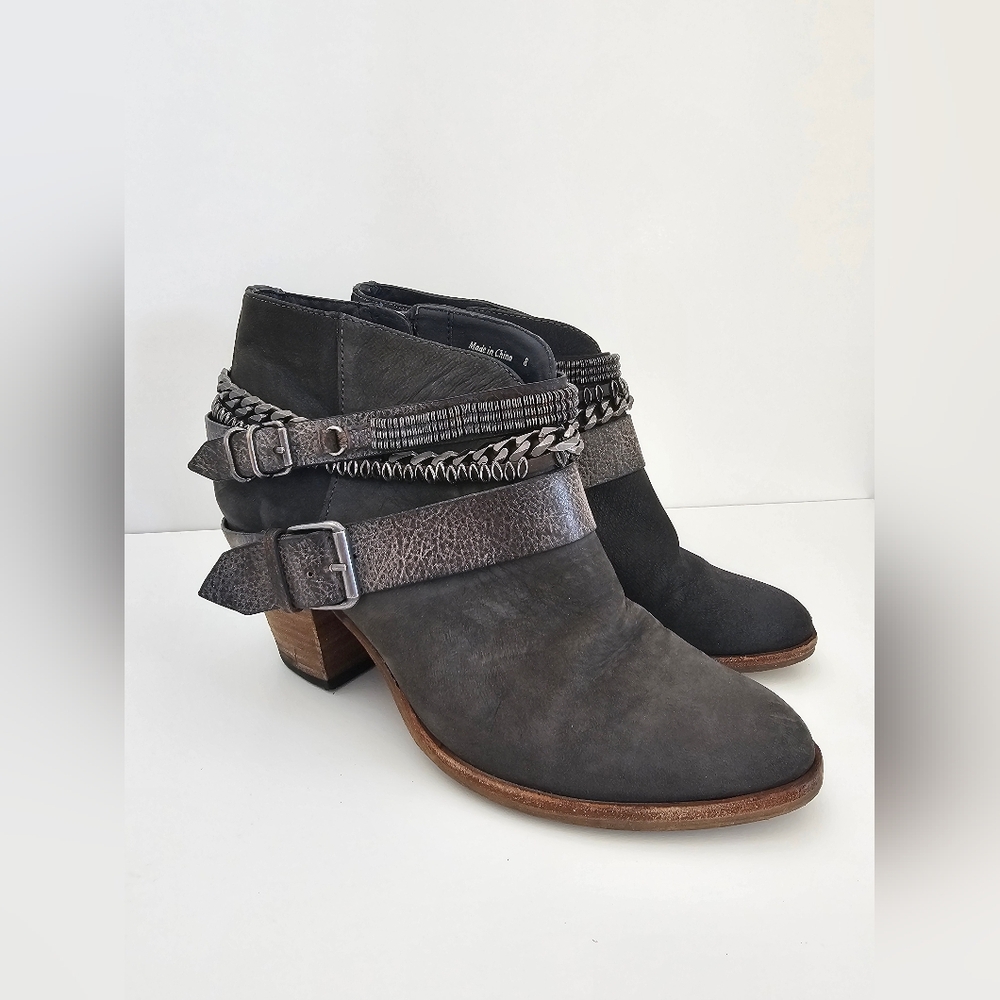 Dolce Vita Gray Suede Moto Ankle Boots Multi-Strap Buckle & Chain Details sz 8